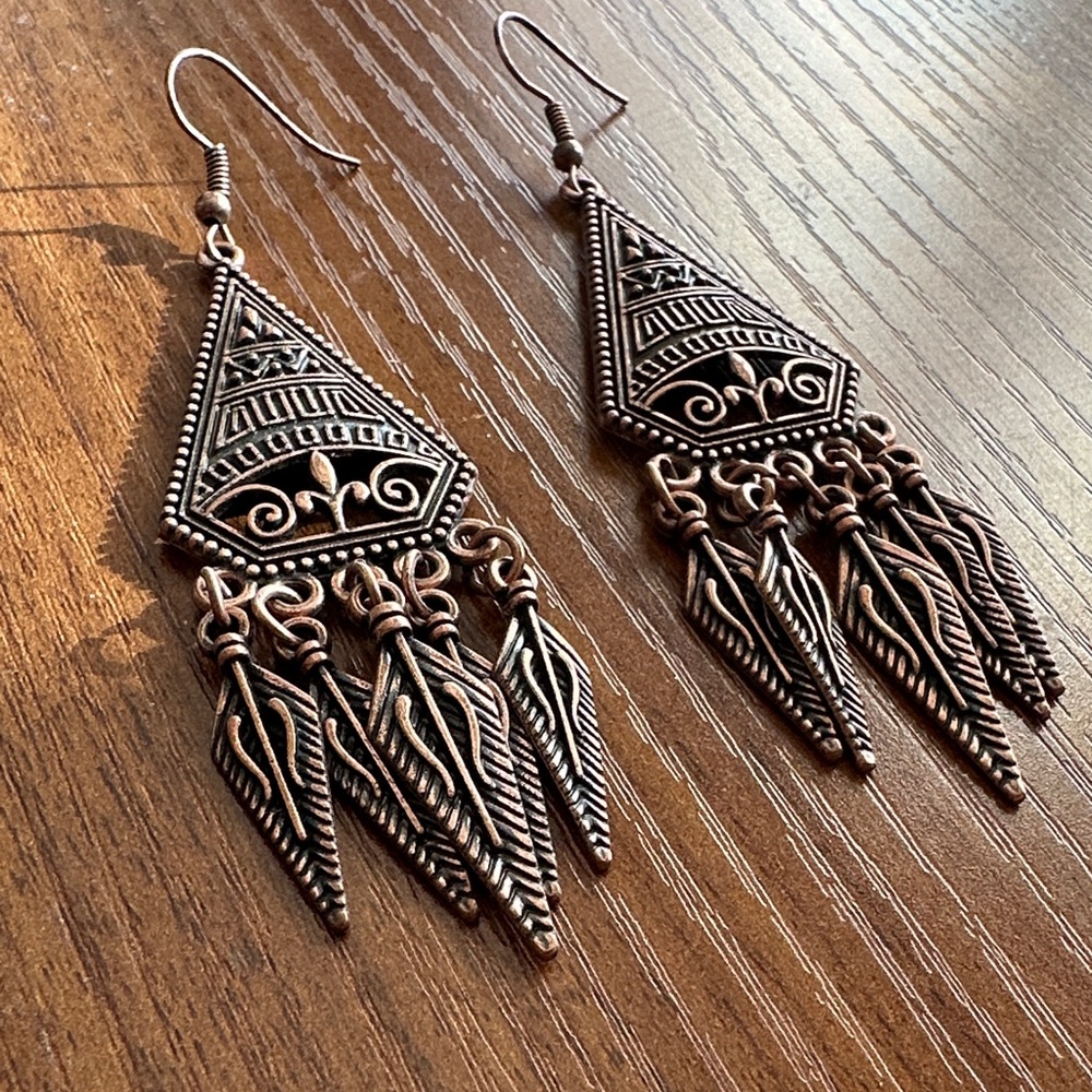 GUC Bohemian Bronze Dangle Earrings 🌺 - Picture 3 of 4